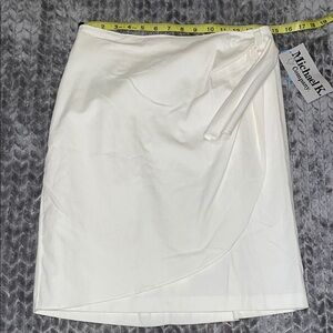 NWT Michael K Company Women's White Wrap Mini Skirt.  100% Cotton.  Size Large.